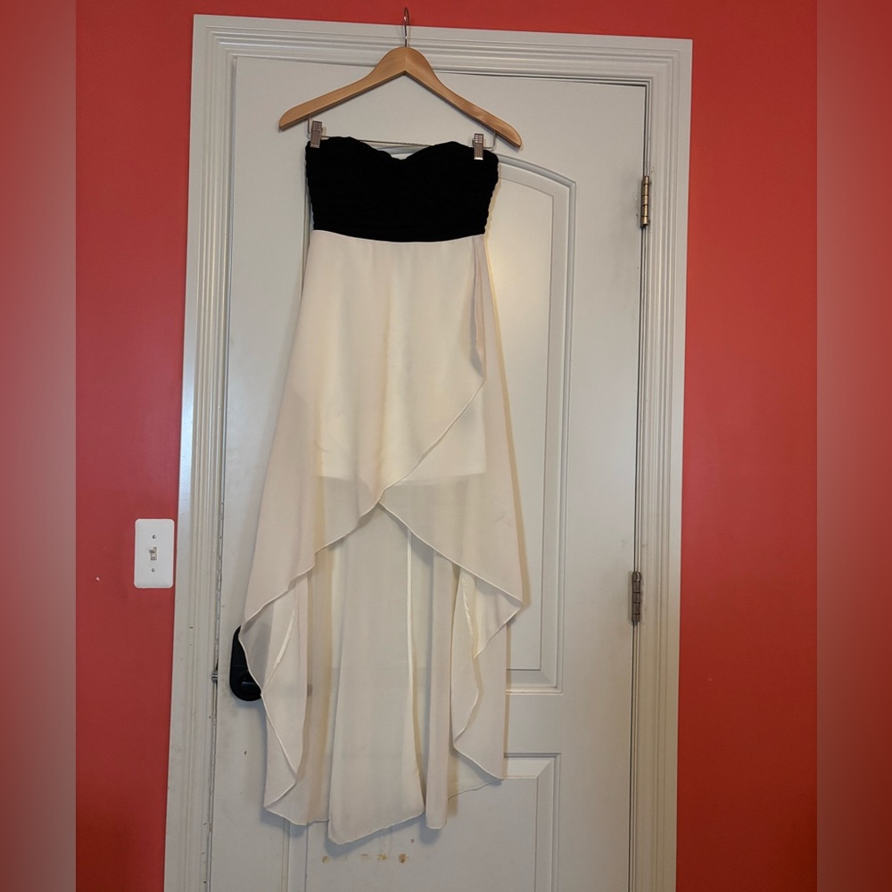Windsor Black and Cream Strapless Evening Dress. Sweetheart neckline Size Med.